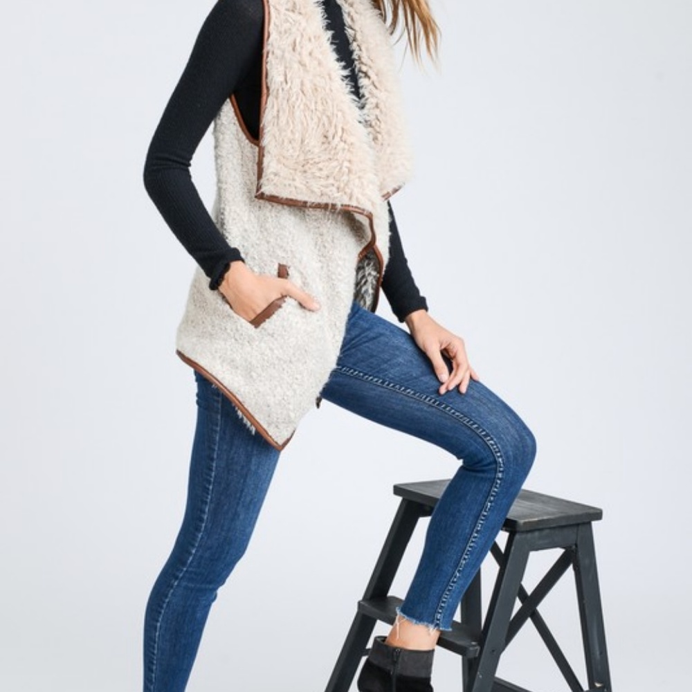 Faux Fur Collared Draped Shearling Vest - Picture 2 of 8